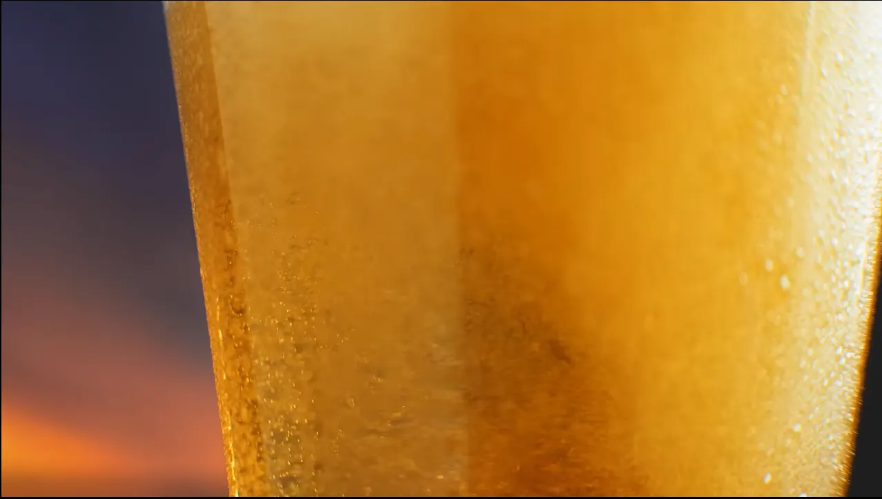 beer-glass-close-up-in-a-glass-of-beer-foam-and-bu-KXBWPE5-webm